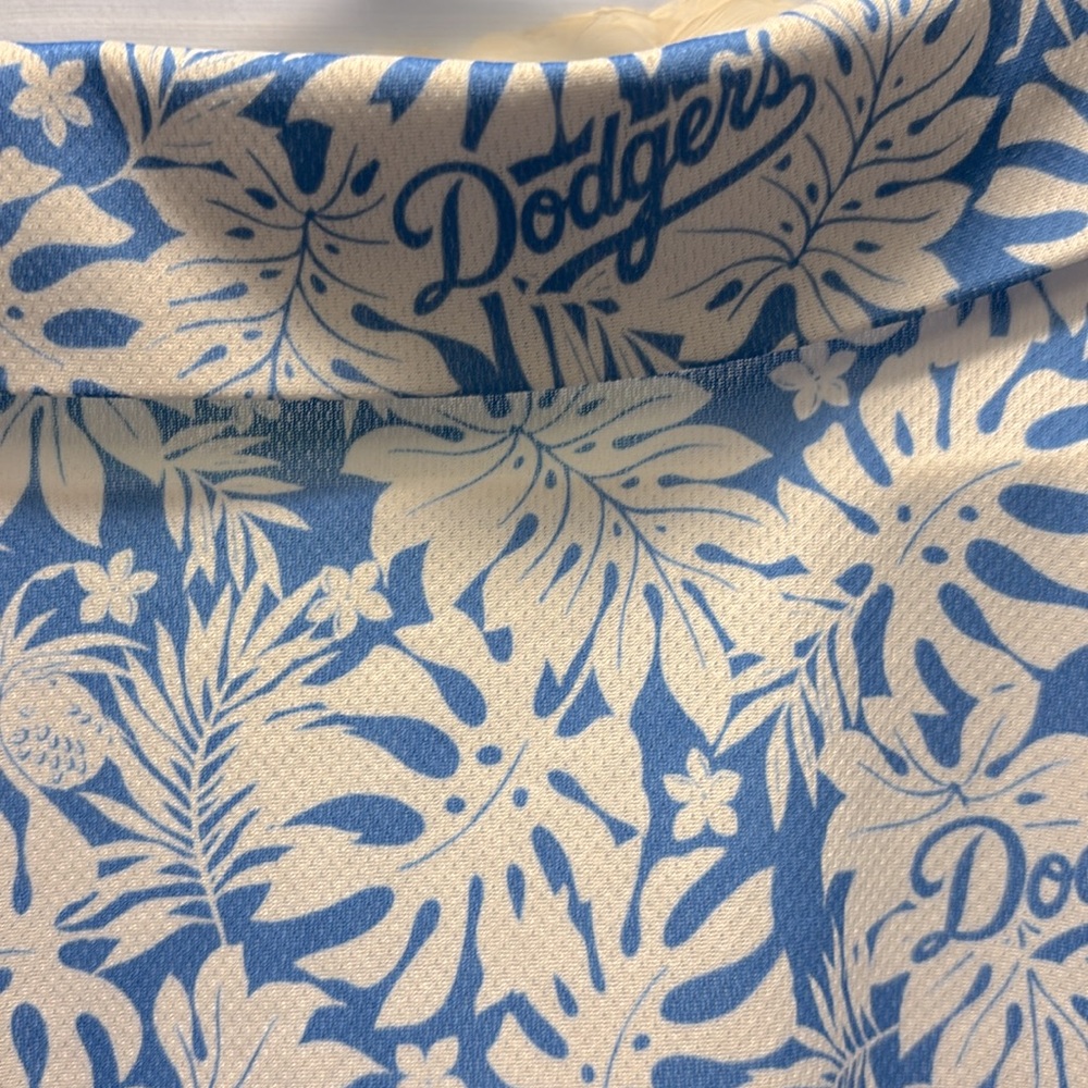 Los Angeles Dodgers Luau night hawaiian shirt XL button down merch - Picture 5 of 6